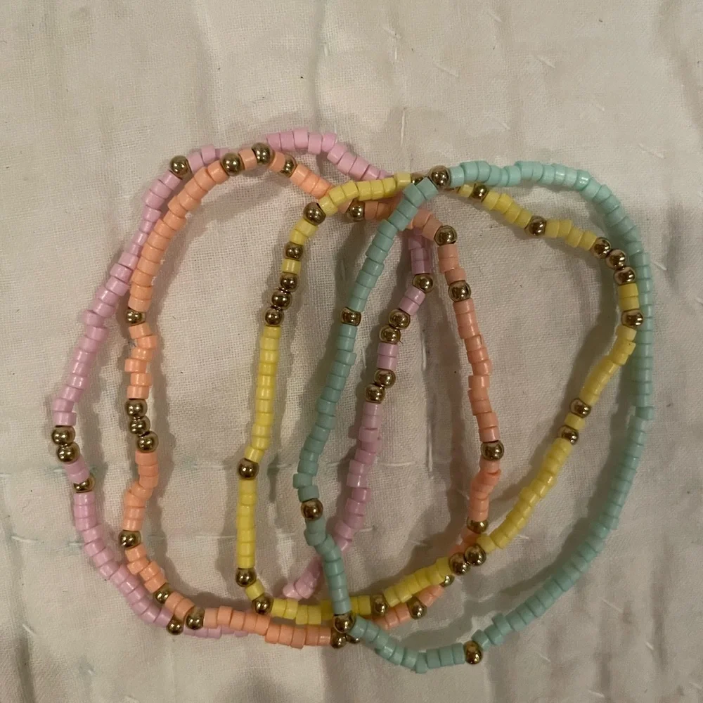 Multiple Chic Beaded Bracelet Sets (all included for same price!) - Picture 7 of 8